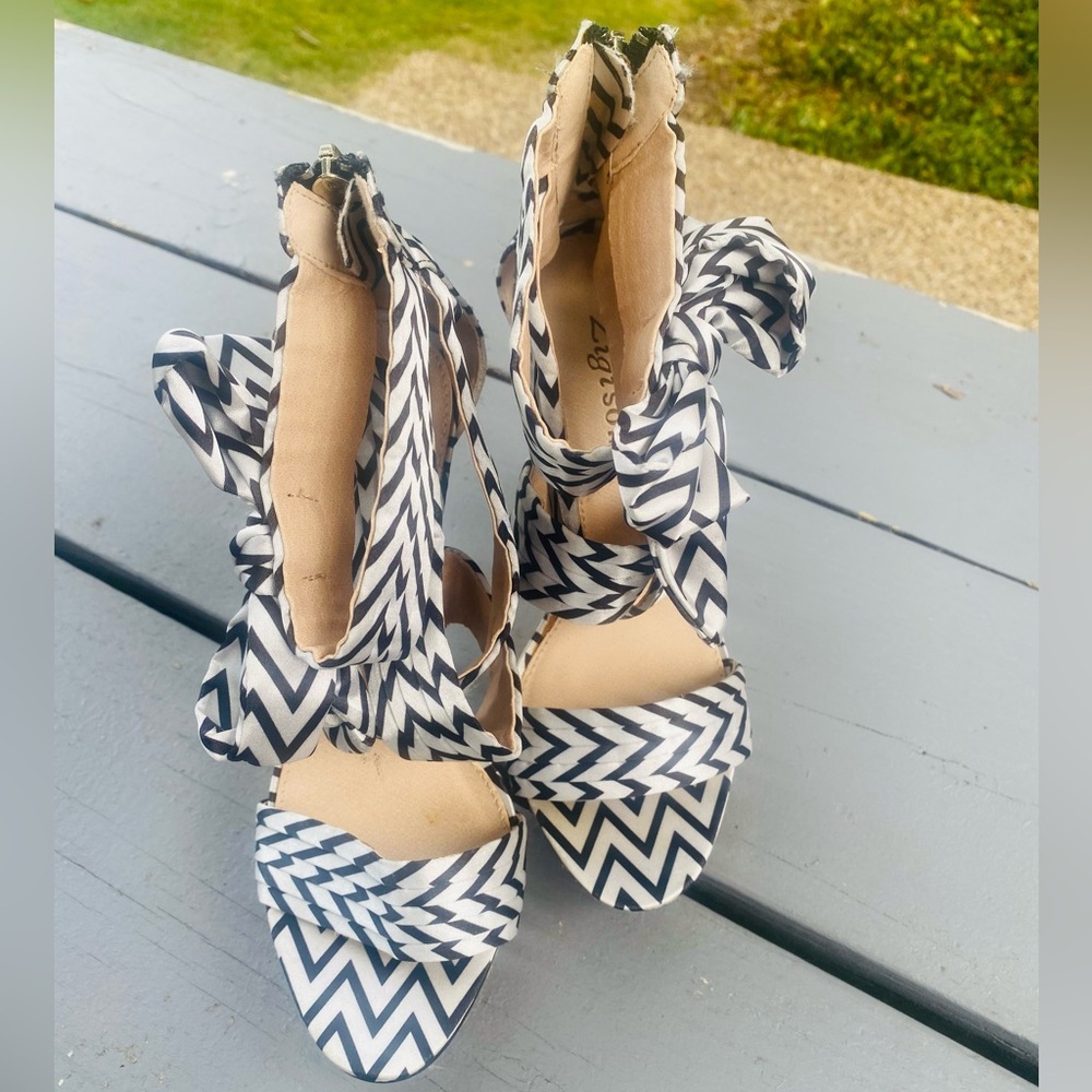 Zigi Soho Women's Black and White Sandals S/7 - Picture 9 of 16